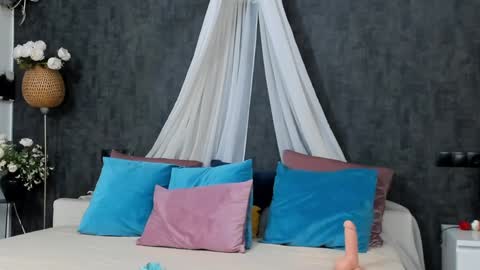 evellynereys online show from 8, 1, 2025