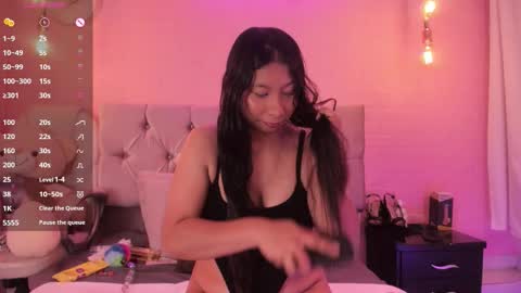 Snapshot of evelyn_flores1 chatting on 27, 10, 2025   online show from 27, 10, 2025