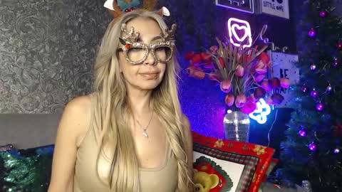 Snapshot of evelynagrey chatting on 23, 12, 2024 EvelynaGrey online show from 23, 12, 2024