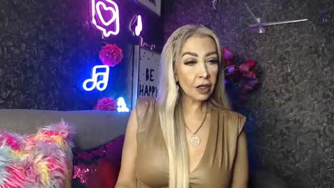 Snapshot of evelynagrey chatting on 25, 1, 2025 EvelynaGrey online show from 25, 1, 2025