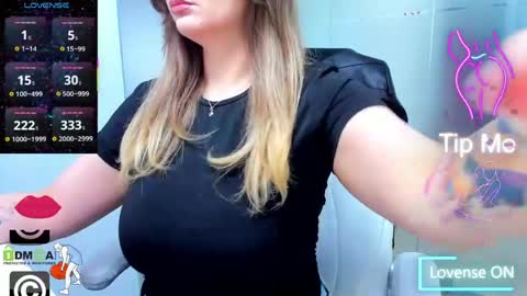 Snapshot of evelyne_rose chatting on 29, 5, 2026 evelyne_rose online show from 29, 5, 2026