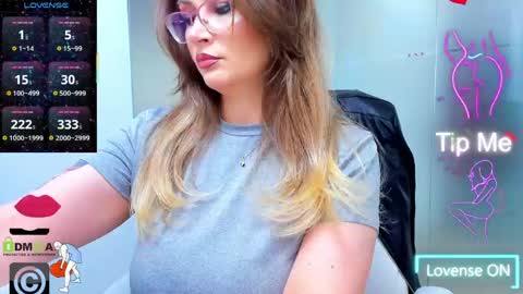 Snapshot of evelyne_rose chatting on 31, 5, 2026 evelyne_rose online show from 31, 5, 2026
