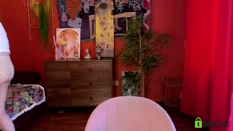 Snapshot of evi_brook chatting on 20, 5, 2026 evi_brook online show from 20, 5, 2026