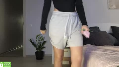 evi_woow online show from 6, 11, 2025