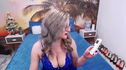 Snapshot of eviajoness chatting on 16, 12, 2024 Evia online show from 16, 12, 2024