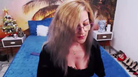 Snapshot of eviajoness chatting on 7, 1, 2025 Evia online show from 7, 1, 2025