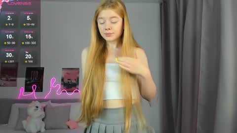 Snapshot of evie_tomioka chatting on 15, 6, 2026 Eva online show from 15, 6, 2026