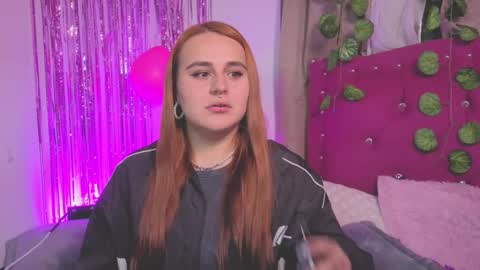 Snapshot of evy_orange1 chatting on 14, 9, 2025 EVY online show from 14, 9, 2025