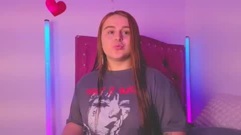 Snapshot of evy_orange1 chatting on 14, 10, 2025 EVY online show from 14, 10, 2025