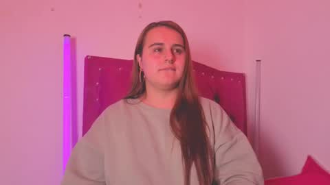 Snapshot of evy_orange1 chatting on 14, 11, 2025 EVY online show from 14, 11, 2025