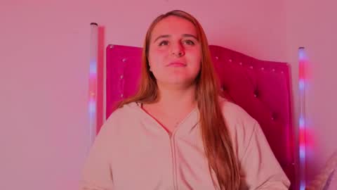 Snapshot of evy_orange1 chatting on 20, 11, 2025 EVY online show from 20, 11, 2025