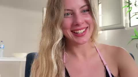 Snapshot of evymiuu chatting on 5, 7, 2026 Evy online show from 5, 7, 2026