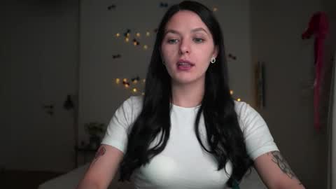 ewelynscott online show from 9, 1, 2026