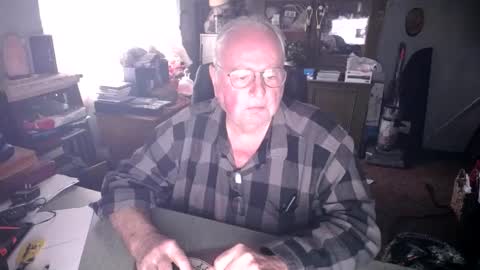 Snapshot of exceos chatting on 1, 1, 2025 EXCEOS online show from 1, 1, 2025