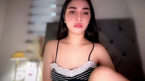 Snapshot of expensivets_chloe chatting on 5, 5, 2026 chloee online show from 5, 5, 2026