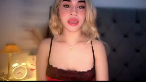 Snapshot of expensivets_chloe chatting on 27, 5, 2026 chloee online show from 27, 5, 2026
