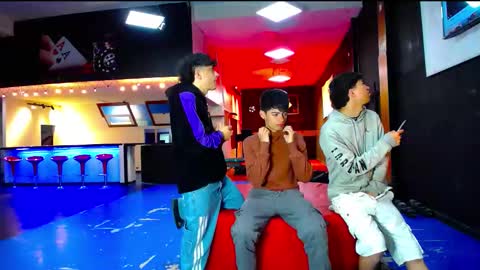 extrangers online show from 11, 10, 2025