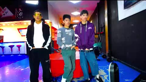 extrangers online show from 25, 10, 2025