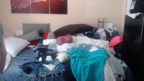 Snapshot of eyeswall0w chatting on 19, 10, 2025 eyeswall0w online show from 19, 10, 2025