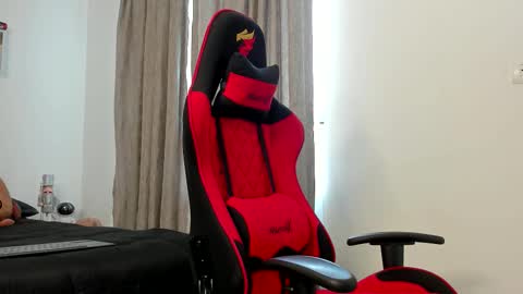 Ezzio Scolaro online show from 7, 10, 2025