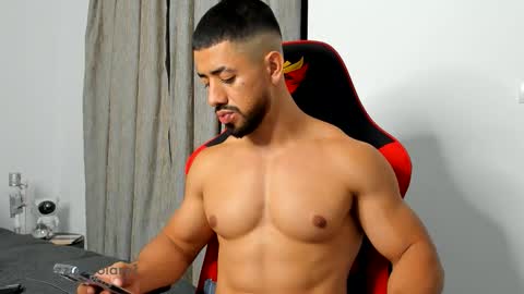 Ezzio Scolaro online show from 24, 10, 2025