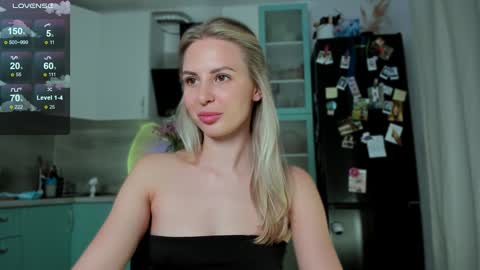 Snapshot of f1oraa chatting on 16, 12, 2024  if you dont have fansly account yet use this link to registration    online show from 16, 12, 2024