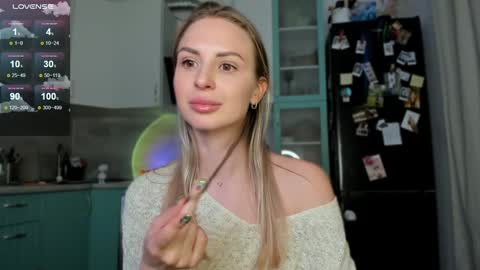 Snapshot of f1oraa chatting on 22, 12, 2024  if you dont have fansly account yet use this link to registration    online show from 22, 12, 2024