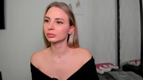 Snapshot of f1oraa chatting on 2, 2, 2025  if you dont have fansly account yet use this link to registration    online show from 2, 2, 2025