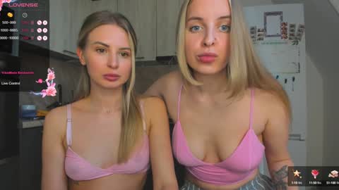 Snapshot of f1oraa chatting on 4, 2, 2025  if you dont have fansly account yet use this link to registration    online show from 4, 2, 2025