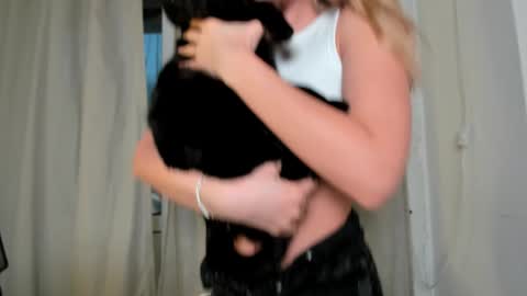 Snapshot of f1oraa chatting on 5, 2, 2025  if you dont have fansly account yet use this link to registration    online show from 5, 2, 2025