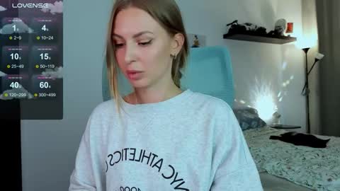 Snapshot of f1oraa chatting on 28, 10, 2025  if you dont have fansly account yet use this link to registration    online show from 28, 10, 2025