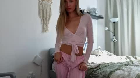  if you dont have fansly account yet use this link to registration    online show from 20, 4, 2026