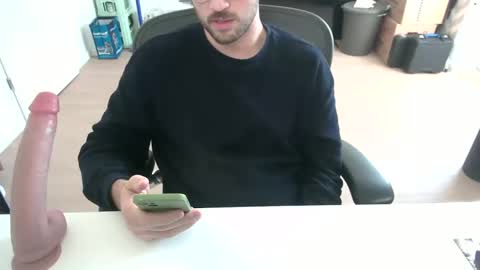 Snapshot of fabian_196 chatting on 4, 12, 2025 Call me bitch online show from 4, 12, 2025