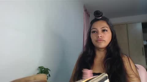 Snapshot of fairylatin chatting on 4, 1, 2025 fairylatin online show from 4, 1, 2025