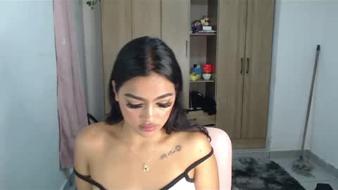 Snapshot of fairylatin chatting on 10, 1, 2025 fairylatin online show from 10, 1, 2025