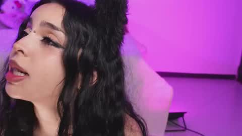 Sara  REMEMBER TO LEAVE A THUMB UP online show from 6, 1, 2026