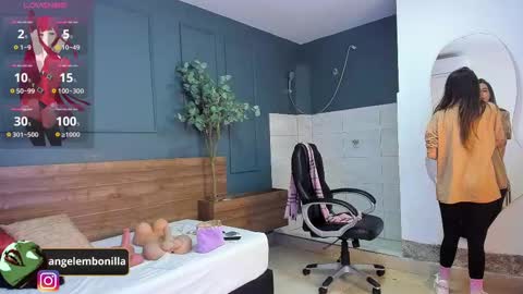 Snapshot of fallen_angel999777 chatting on 8, 10, 2025 Megan 630 1330 -5 online show from 8, 10, 2025