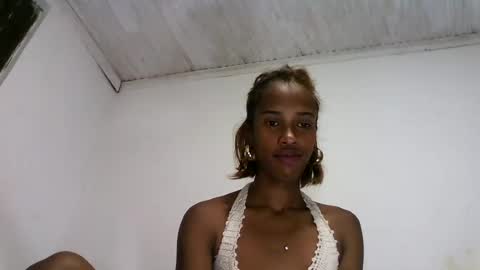 Snapshot of fallinah01 chatting on 28, 7, 2026 fallinah01 online show from 28, 7, 2026