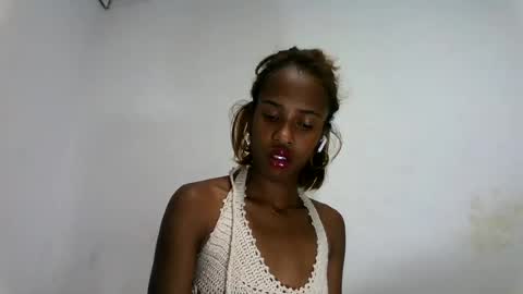 Snapshot of fallinah01 chatting on 28, 7, 2026 fallinah01 online show from 28, 7, 2026