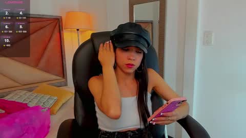 Snapshot of faloonroussel chatting on 8, 3, 2025 Faloon online show from 8, 3, 2025