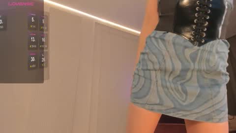 Snapshot of fame_doll chatting on 4, 3, 2026 Fame doll online show from 4, 3, 2026