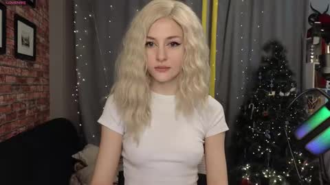 Snapshot of fancymeee chatting on 21, 12, 2024 fancymeee online show from 21, 12, 2024