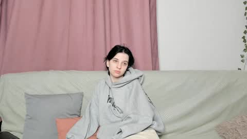 Mia online show from 6, 12, 2024