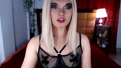 Snapshot of fantasticcock69_daniella chatting on 14, 12, 2024 DANIELLA - DONT FORGET TO GIVE ME A THUMBSU UP online show from 14, 12, 2024