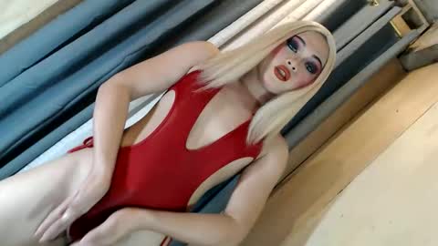 DANIELLA - DONT FORGET TO GIVE ME A THUMBSU UP online show from 9, 11, 2025