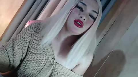 DANIELLA - DONT FORGET TO GIVE ME A THUMBSU UP online show from 3, 6, 2026