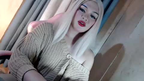 DANIELLA - DONT FORGET TO GIVE ME A THUMBSU UP online show from 8, 6, 2026