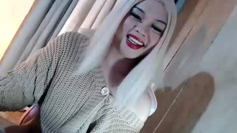 DANIELLA - DONT FORGET TO GIVE ME A THUMBSU UP online show from 22, 6, 2026