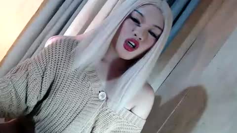 DANIELLA - DONT FORGET TO GIVE ME A THUMBSU UP online show from 25, 6, 2026
