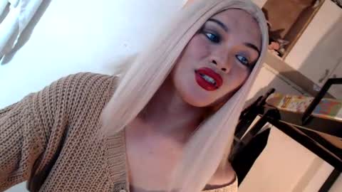 DANIELLA - DONT FORGET TO GIVE ME A THUMBSU UP online show from 22, 7, 2026